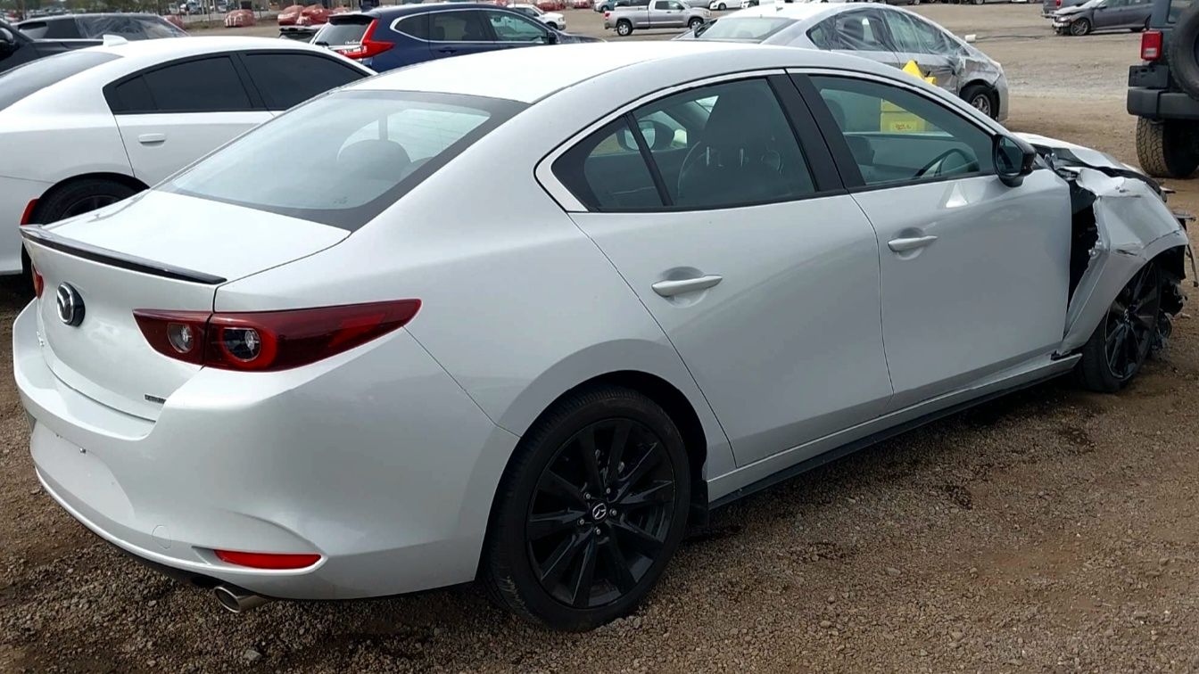 Mazda 3, 24 року