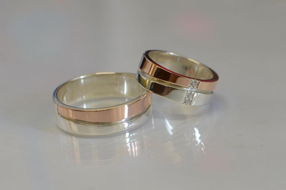 Серебряные Обручальные кольца с Золотыми вставками