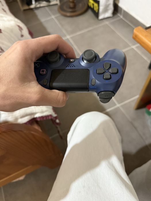 Vendo ps4 com monitor