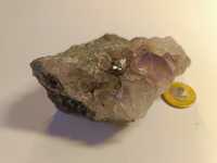Naturalny kamień Ametyst w formie krystalicznej skałki bryłki nr K