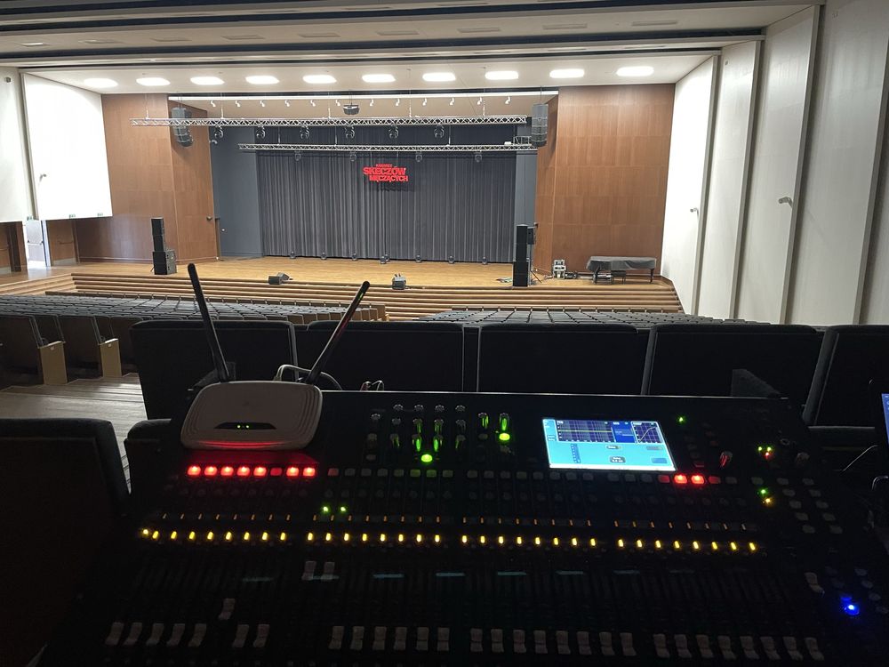 Allen Heath Qu 32 w case plus Stagebox AR 24/12