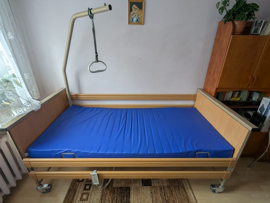 Łóżko elektrycznie sterowane- rehabilit. z materacem przeciwodlezynowy