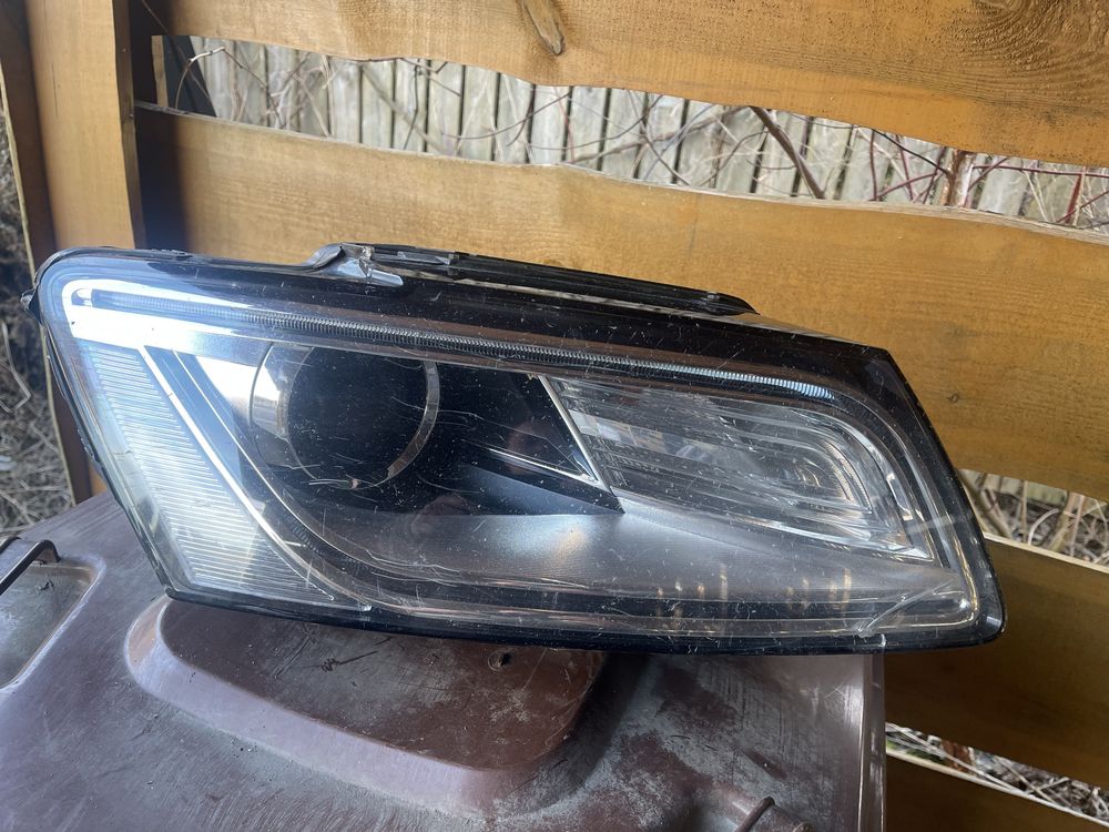 Lampa bi-xenon Audi Q5 EU/ uszkodzona kompletna