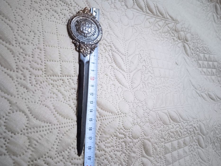 Vendo três abre cartas antigos e uma calçadeira em excelente estado