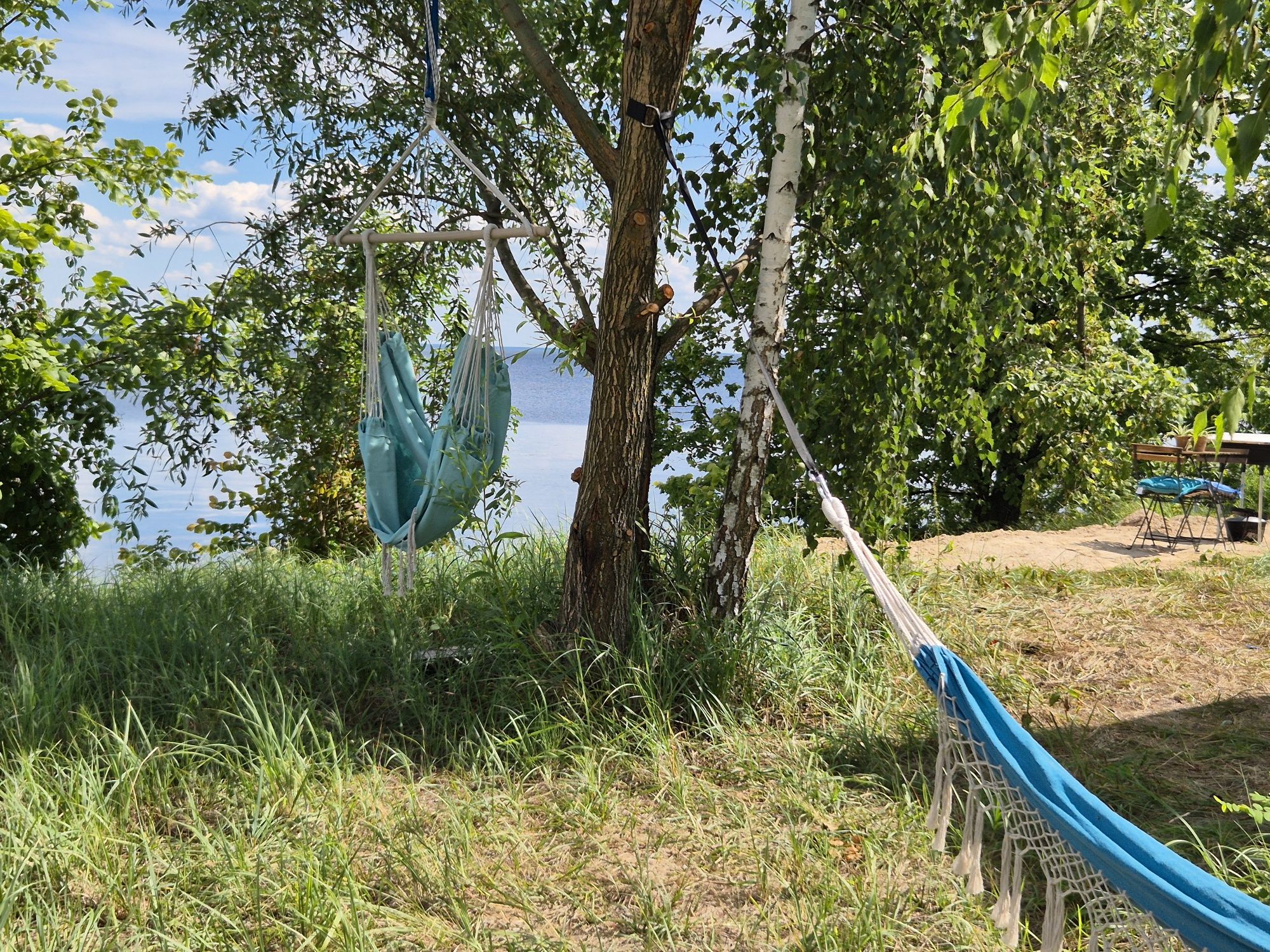 Кемпінг на двох на березі моря