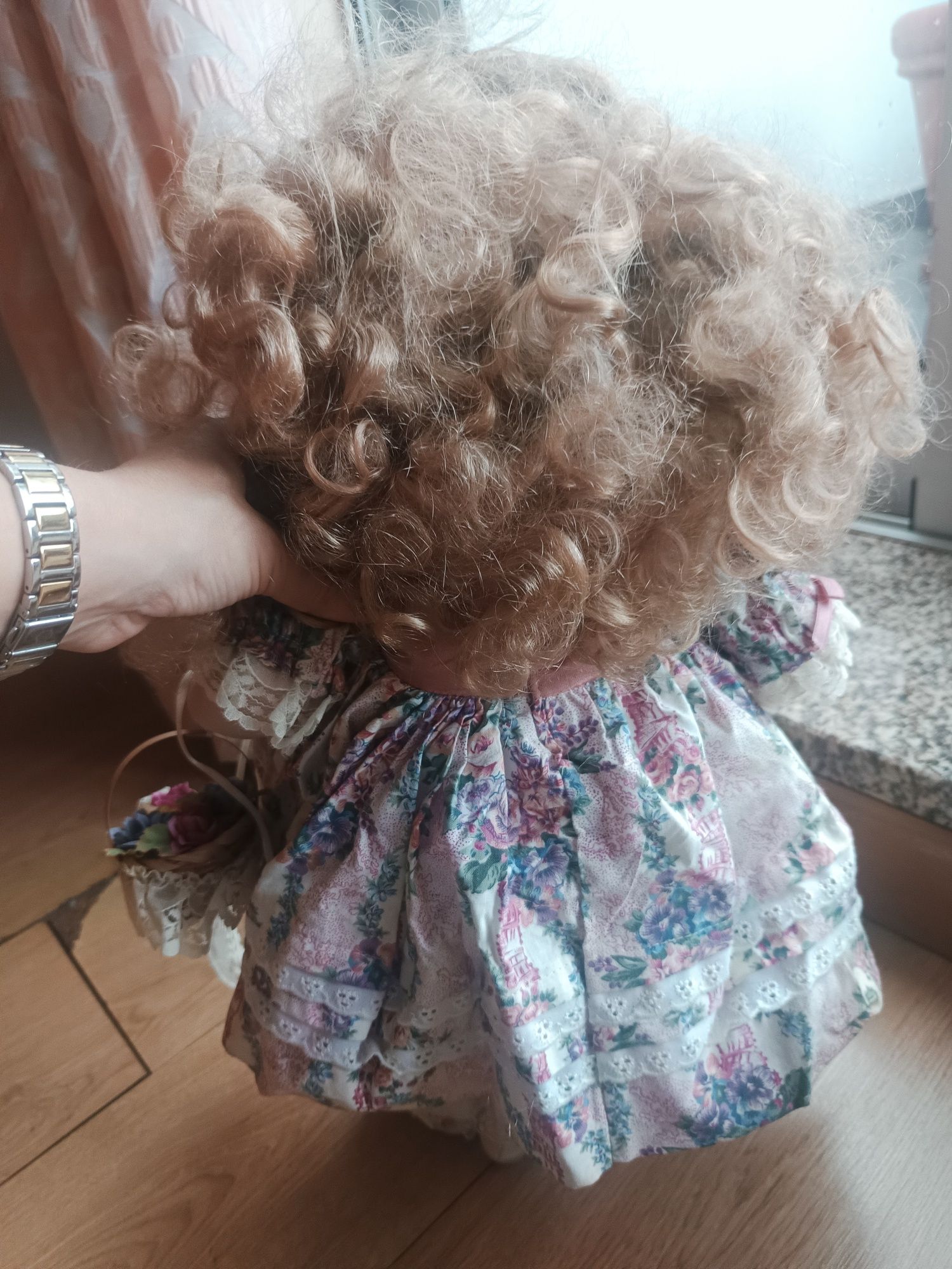 Duas bonecas de porcelana