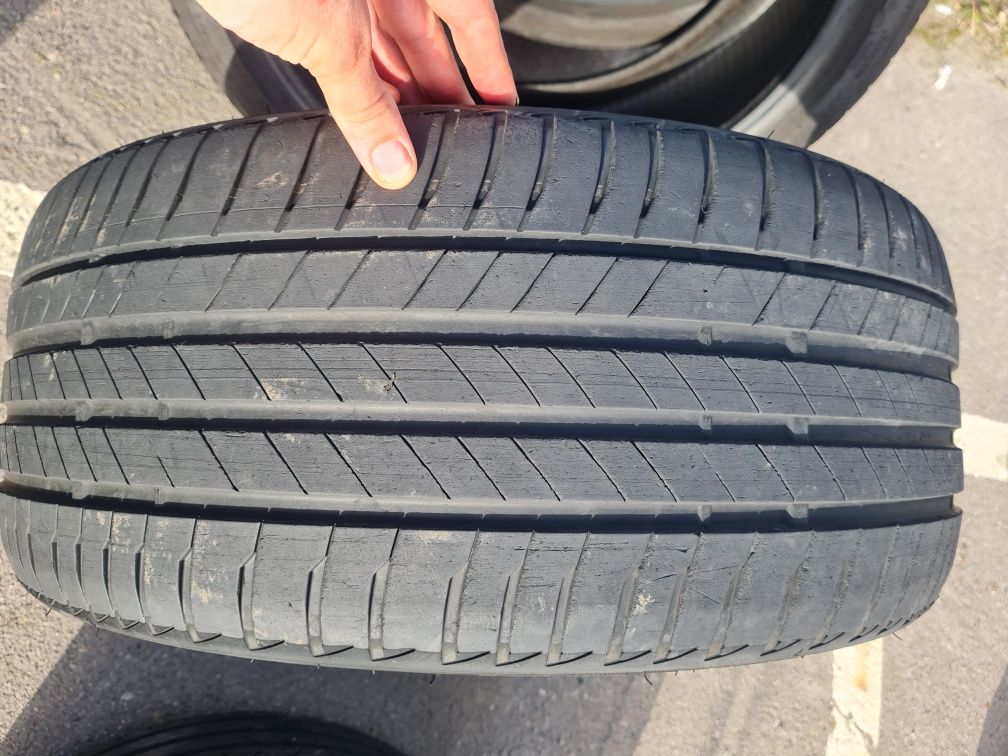 Bridgestone turanza t005  225/40R18