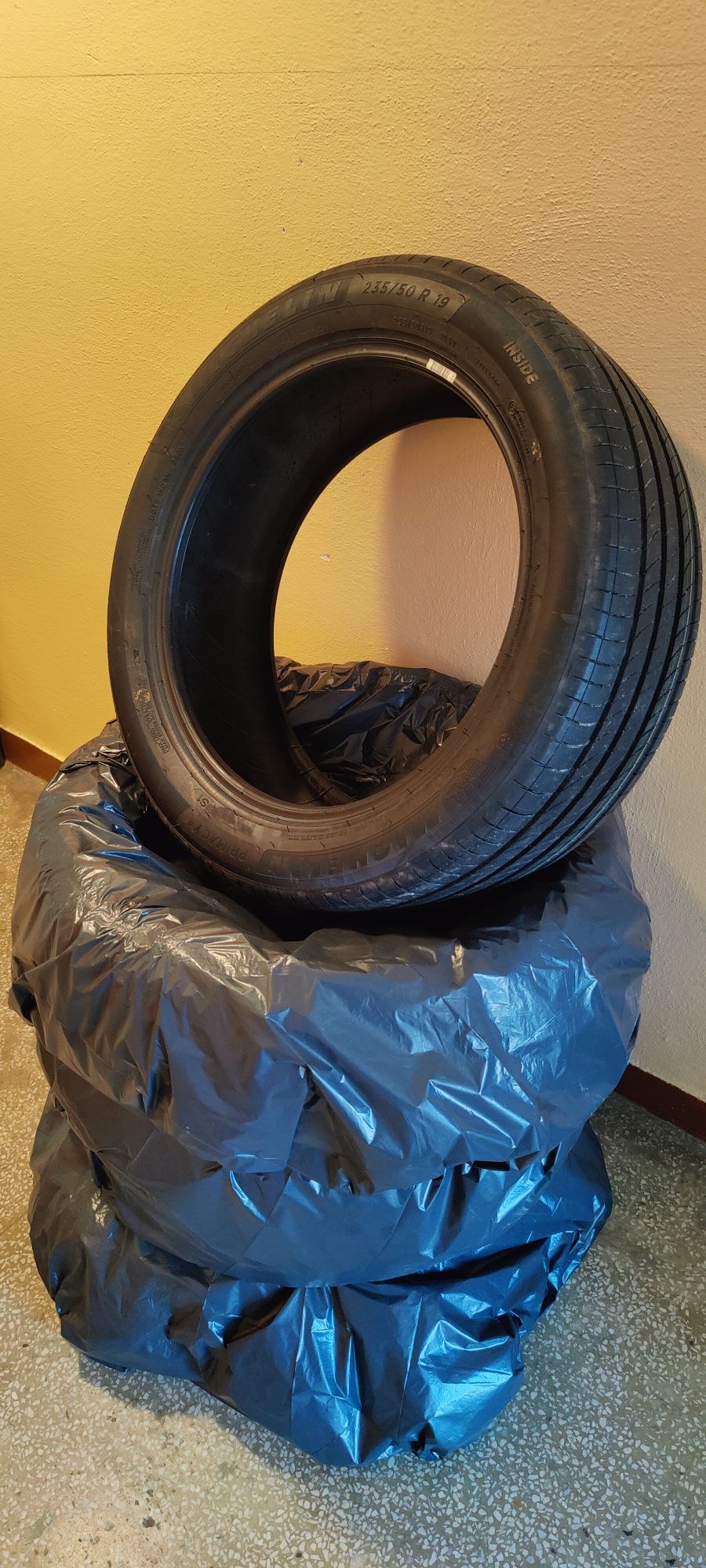 Michelin Primacy 4 235/50 R19