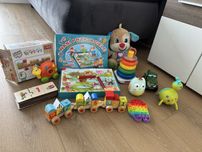 Zestaw zabawek - miś uczniaczek, ciuchcia drewniana, gry edukacyjne