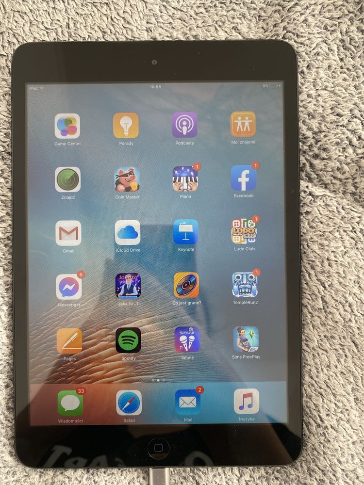 iPad mini z klawiaturą i etui w zestawie