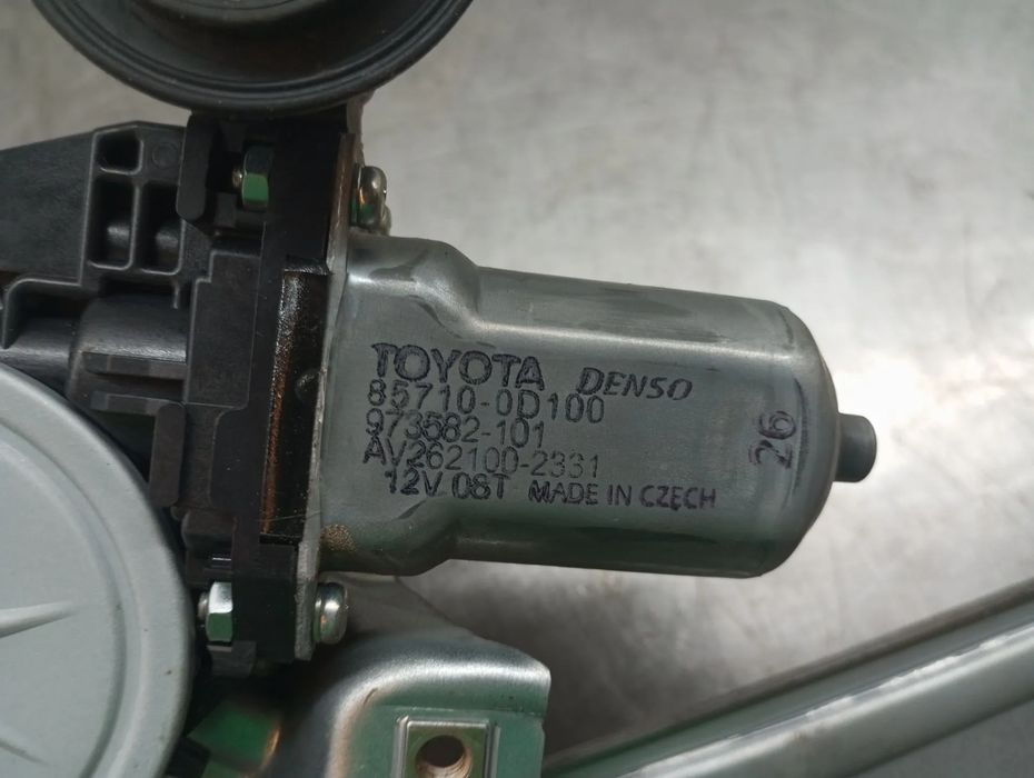 Elevador vidros trás esquerdo TOYOTA Yaris (_P13_)