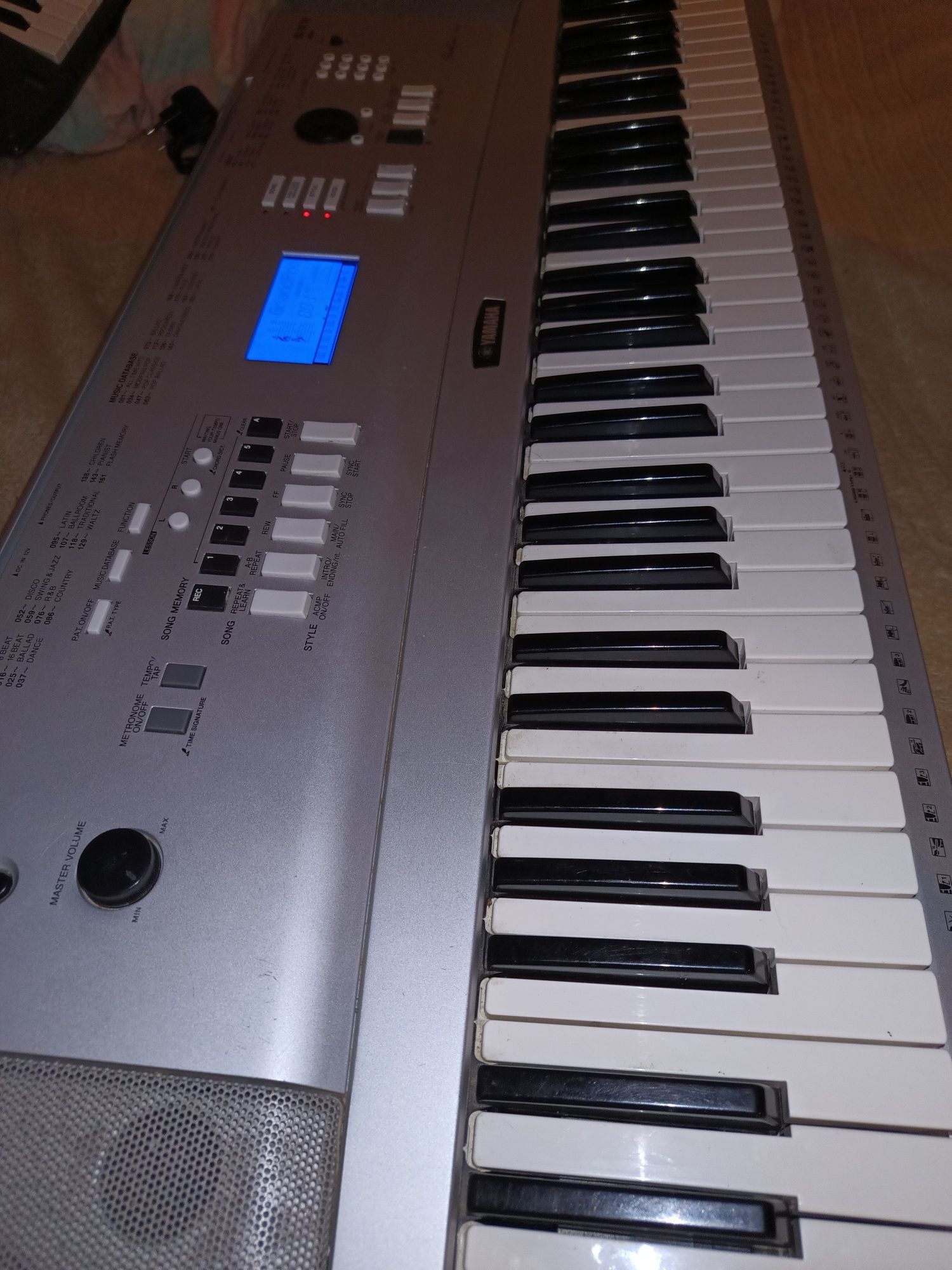 YAMAHA DGX 230 keybord