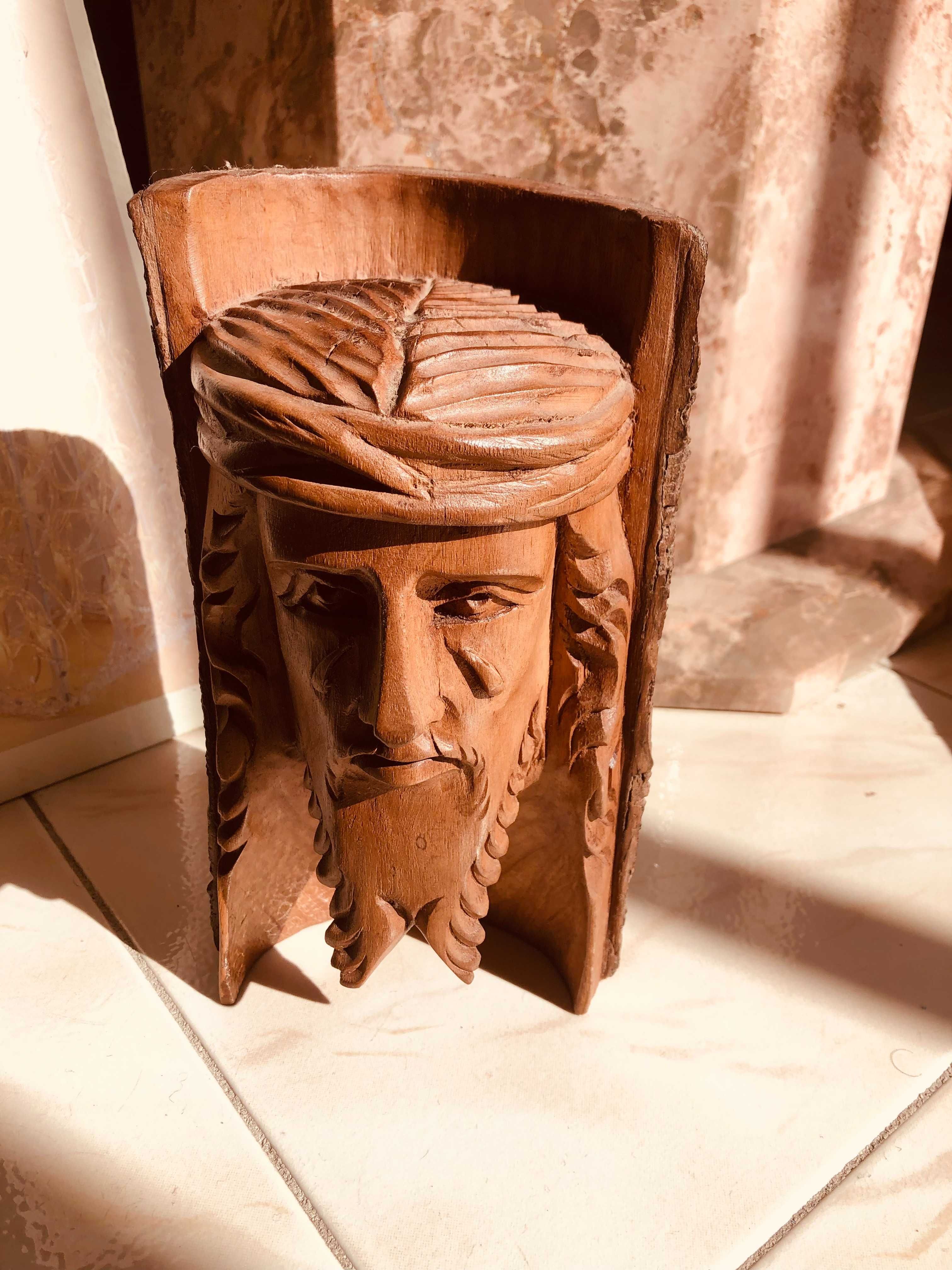 Imagem de Cristo em madeira