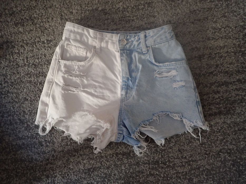 Bershka - krótkie spodenki jeansowe damskie