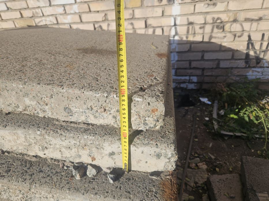 Бетоні плити, армовані 100*100*9, близько 120 штук