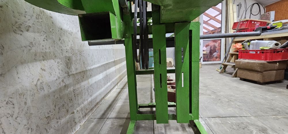 Szlifierka długotasmowa szerokotaśmowa