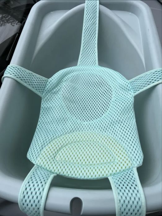 Продаю ваночку для купання зі столиком для сповивання Chicco