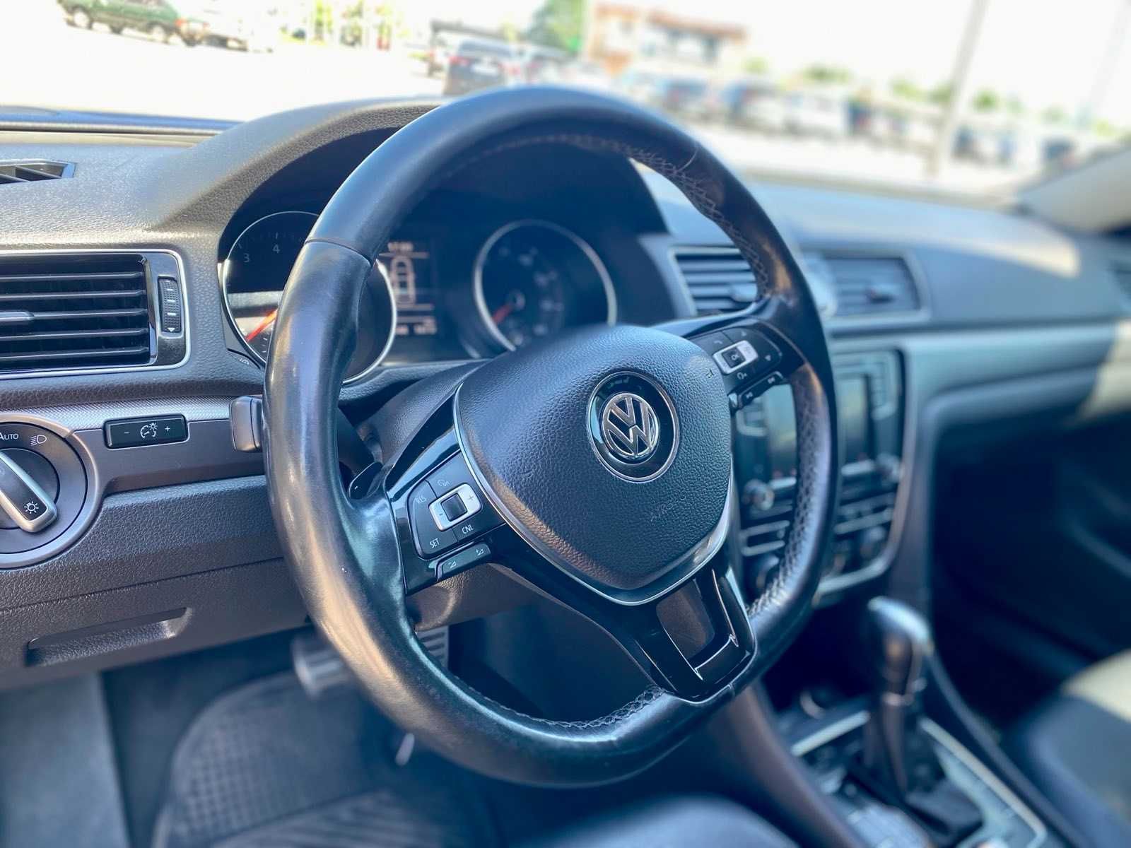 Volkswagen Passat 2017 року 1,8 л./бензин