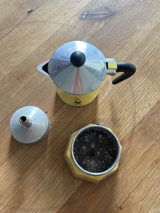 Żółte Bialetti Primavera Rainbow 3tz mokka do robienia kawy kawiarka