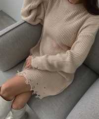 Рваний жіночий светр-туніка