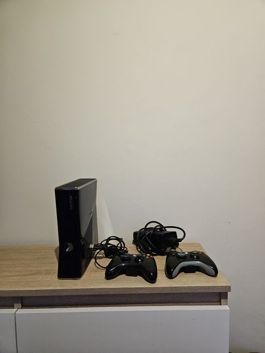 Konsola XBOX 360 Slim 250GB +121 Gier 2Pady