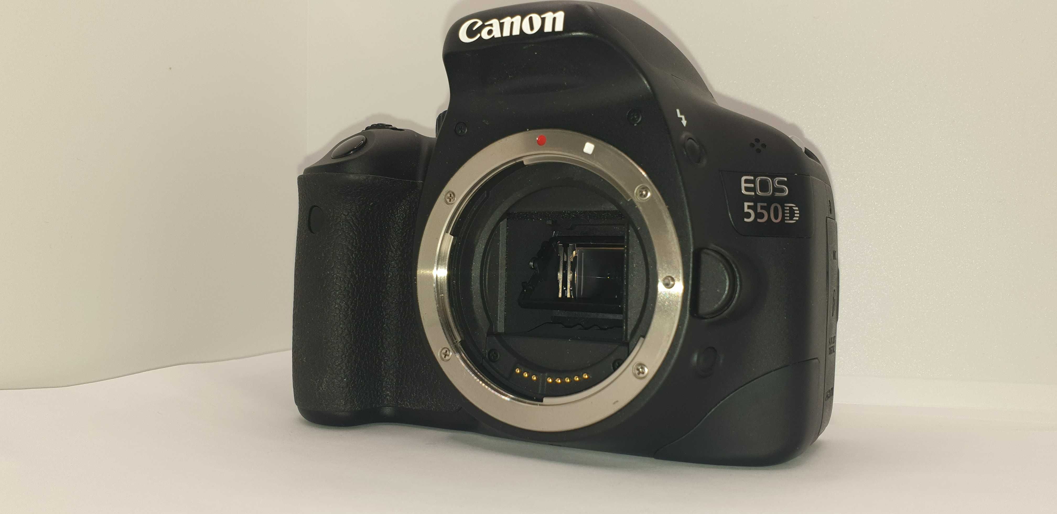 Vendo APENAS o Corpo Canon EOS 550D + cartão 128GB + Alça original