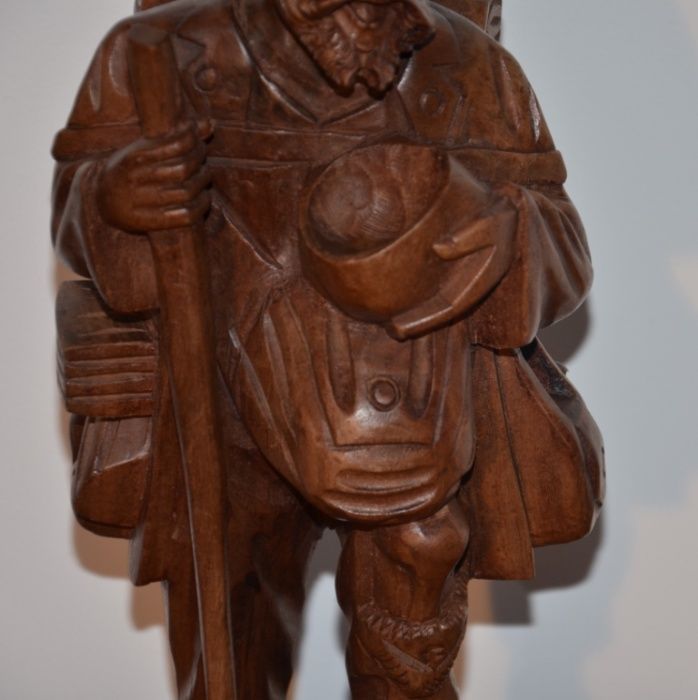 Escultura em Madeira Maciça – Velho Pobre