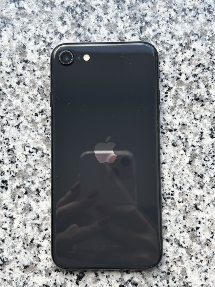 iPhone SE 2022 - 128 GB - stan bardzo dobry