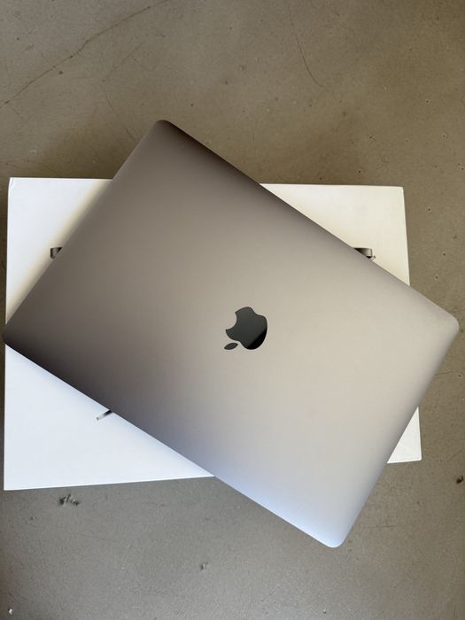 Macbook 13 pro stan dobry
