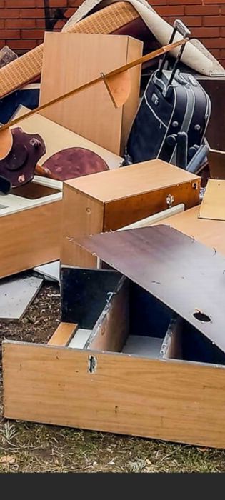 Oprożnianie wywóz śmieci, kamienica, garaż pokój