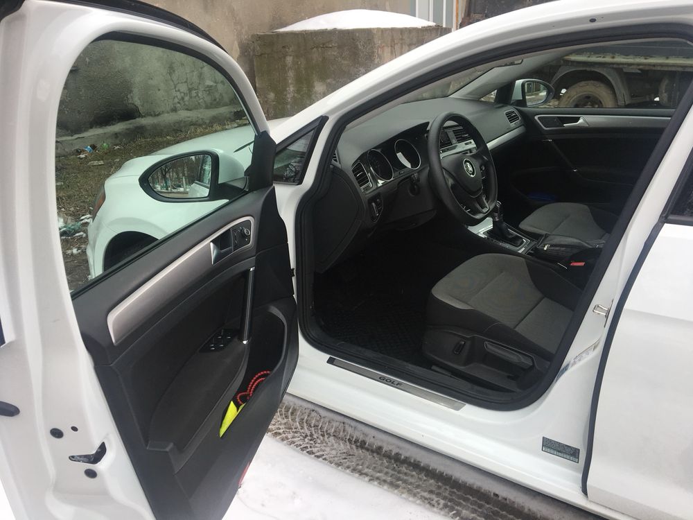 Volkswagen E-Golf 2016