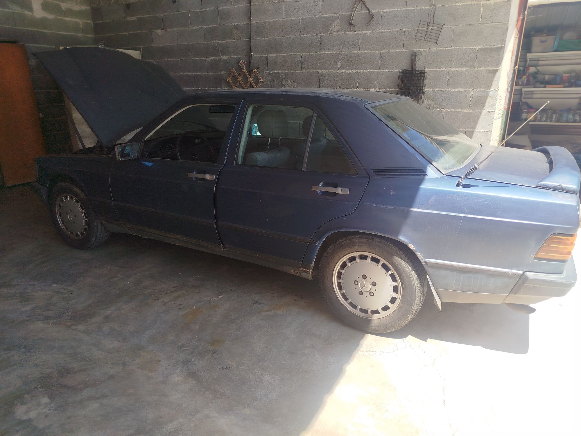 Mercedes 190d Sem alguma coisas