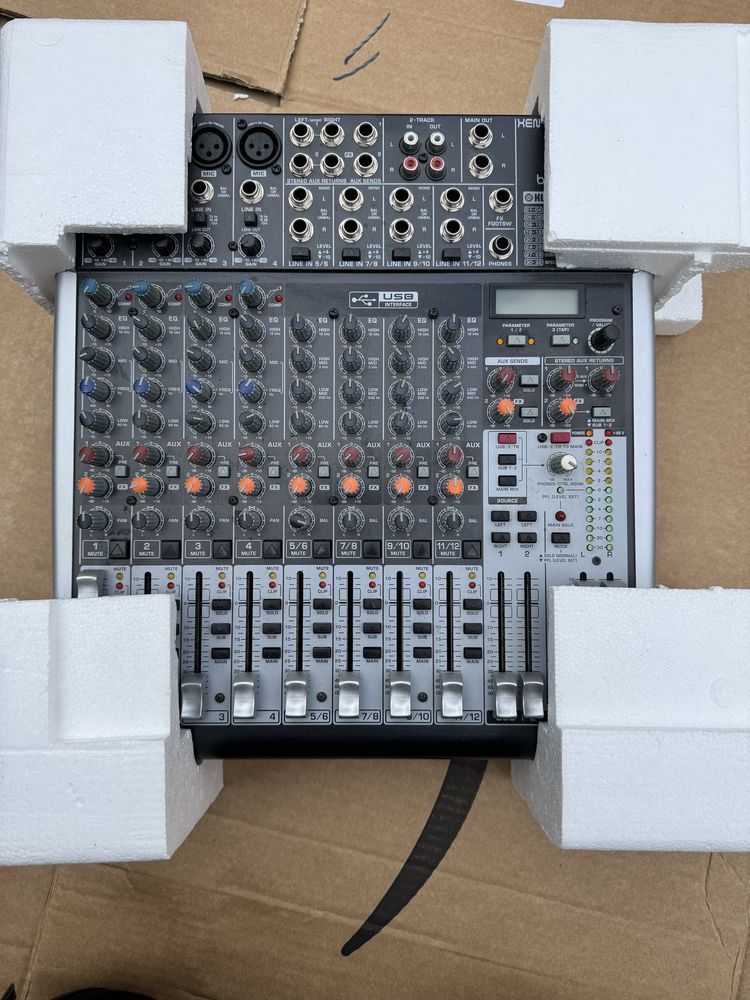 Behringer Xenyx qx 1622usb