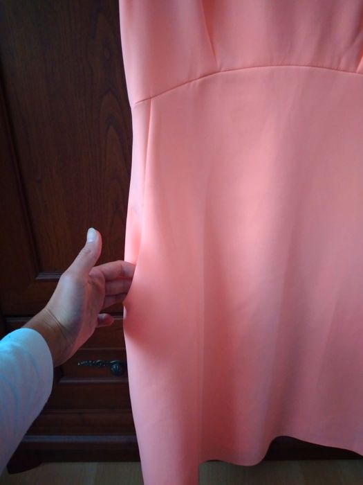 Sukienka na chrzciny pastelowy róż łosiosowa podkreśla opalenizne L 40