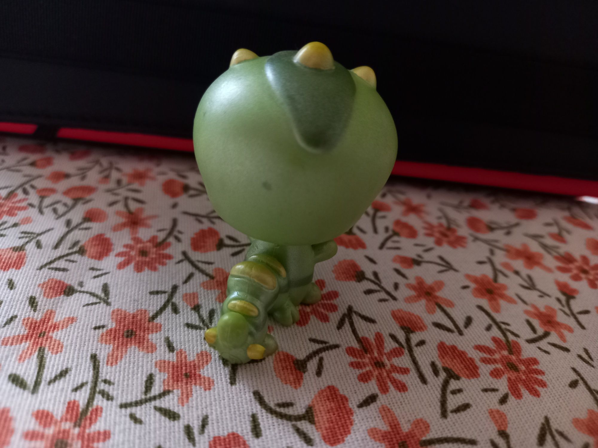 Figurka LPS Littlest Pet Shop Gąsienica oryginalna