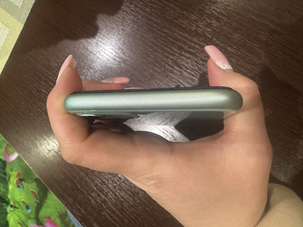 Продам iPhone 11 64 g
