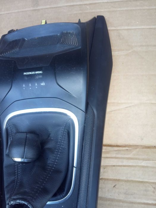 toyota AVENSIS T27 15-18 ramka panel zmiany biegów gałka