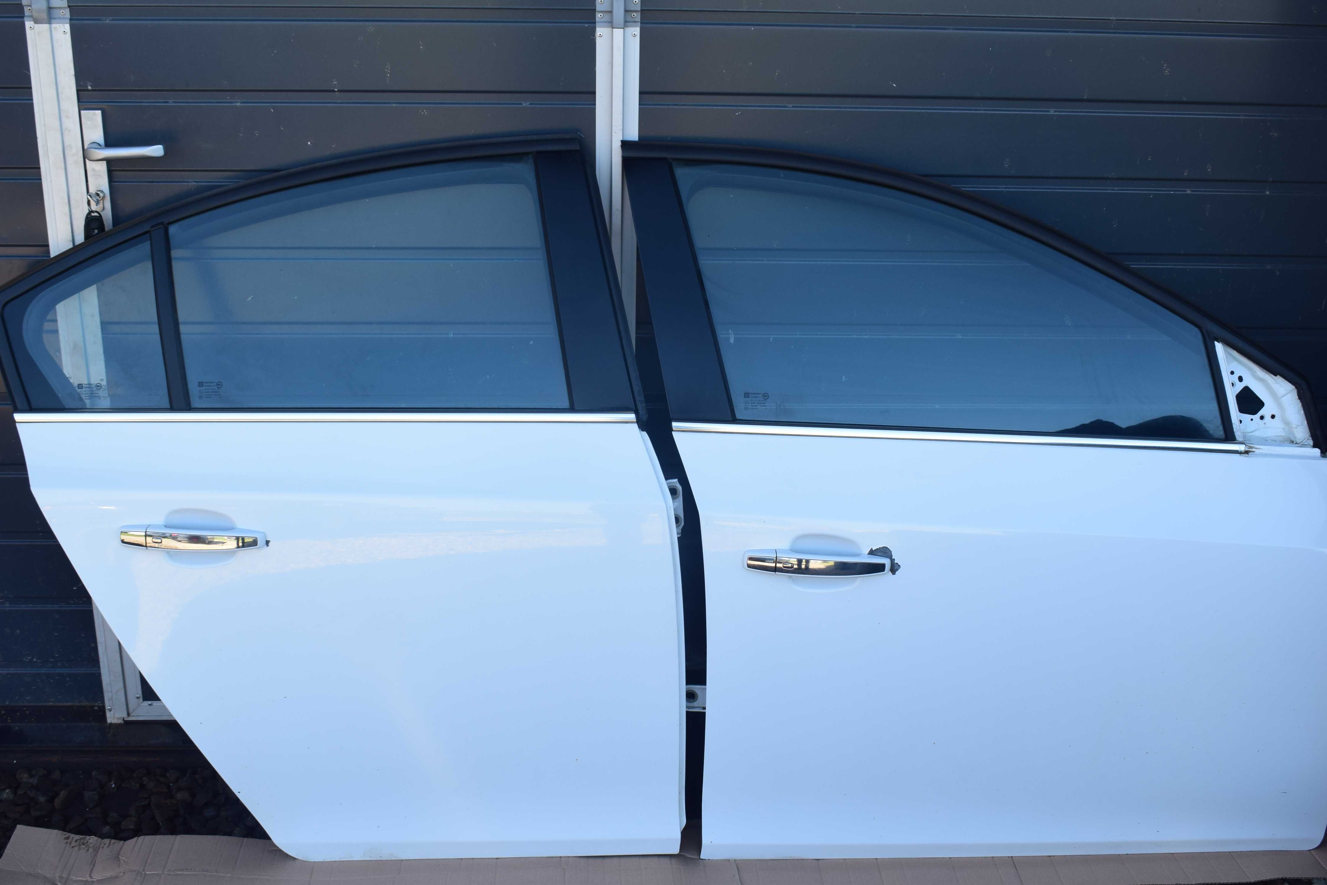 Drzwi prawe tył + przód kompletne CHEVROLET CRUZE sedan kolor GAZ 11r