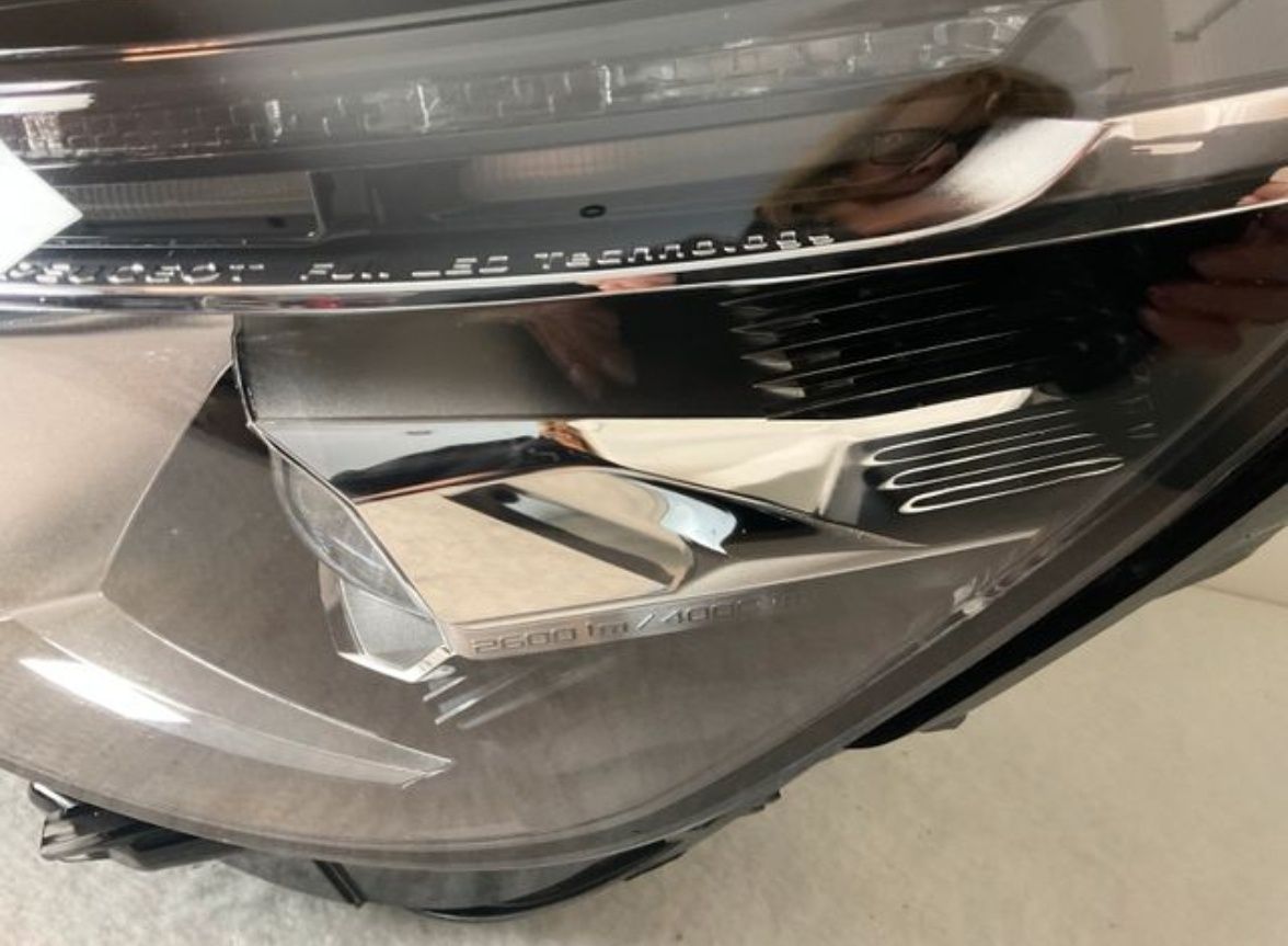 Farol Peugeot 3008/5008 gt line