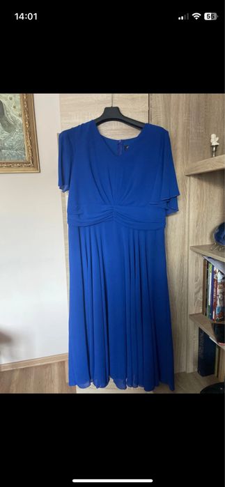 Chabrowa sukienka z marszczeniami