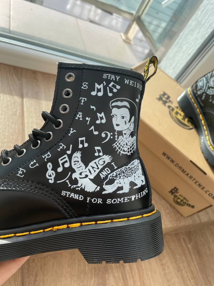 Черевеки  Dr.Martens 1460 Scribble 38-39 розмір | Мартінси скрібл