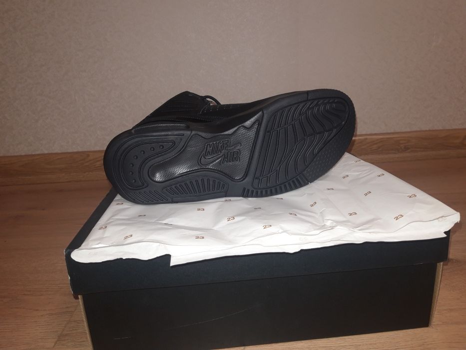 Нові кросівки чоловічі Air Jordan Max Aura 5