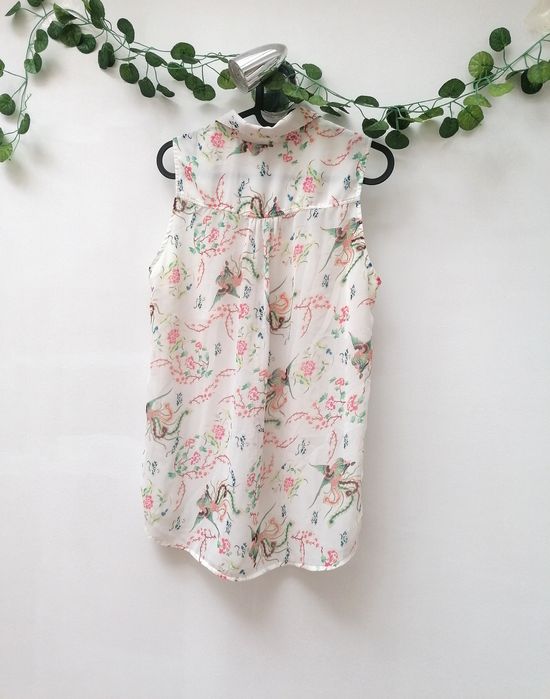 Blusa Branca Transparente e Florida