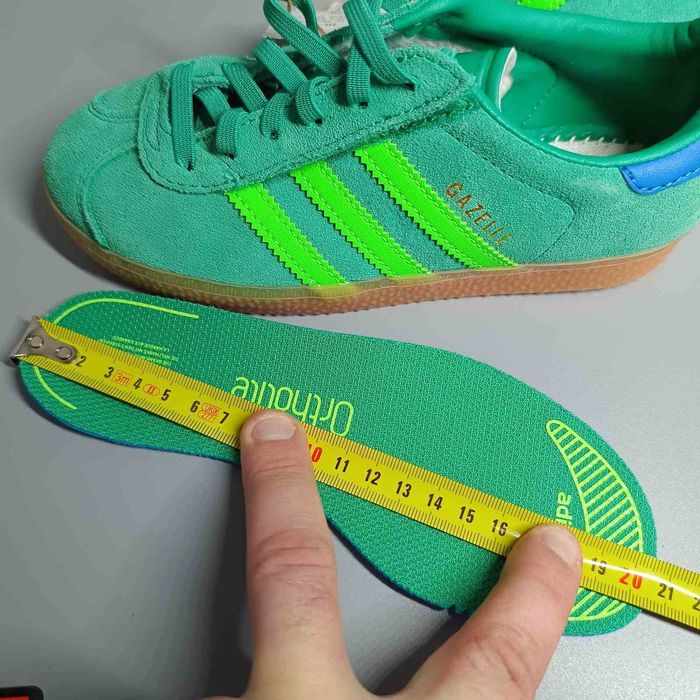 нові оригінальні Adidas Gazelle р26.5, р31.5