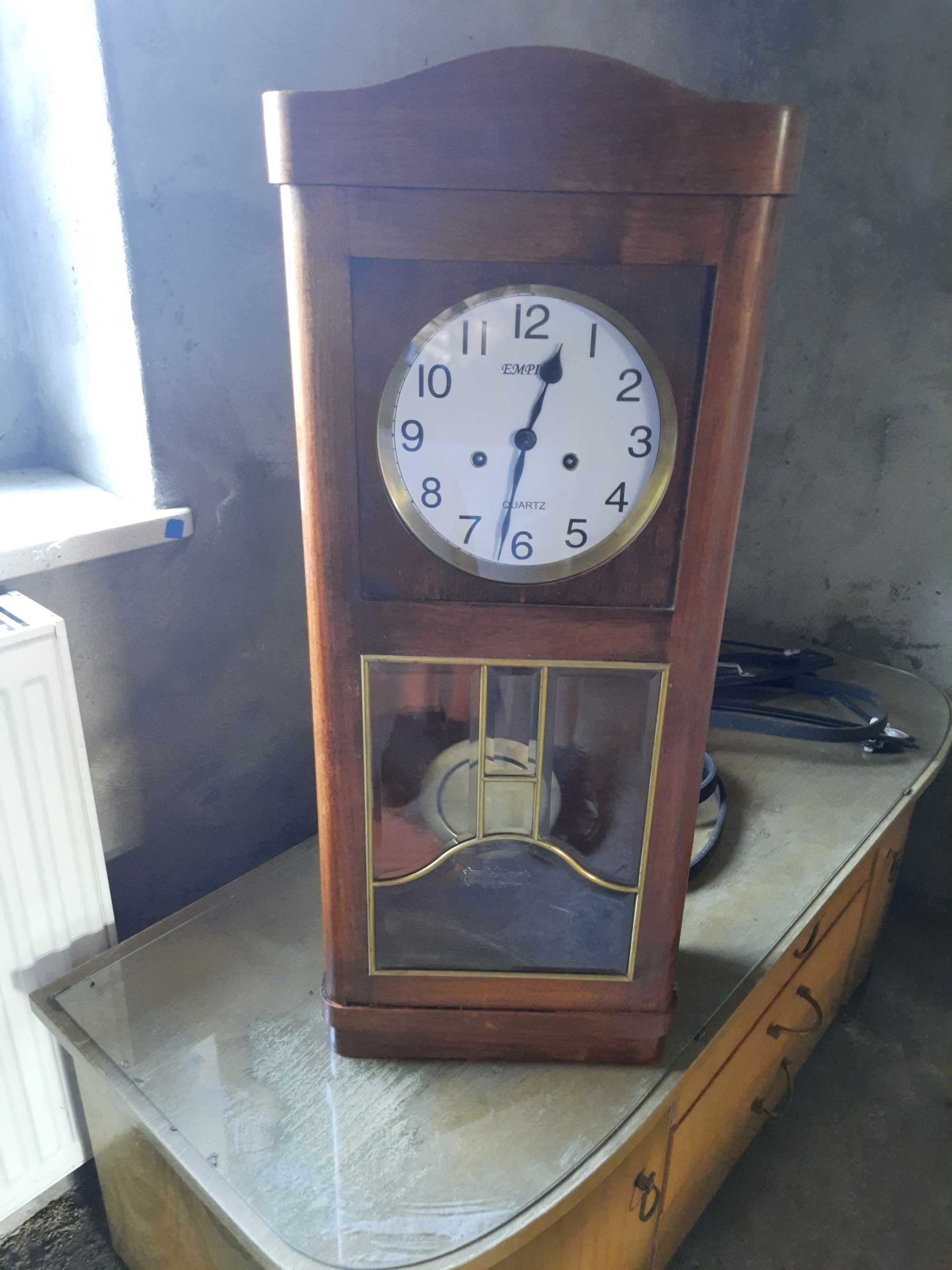 Stary drewniany zegar
