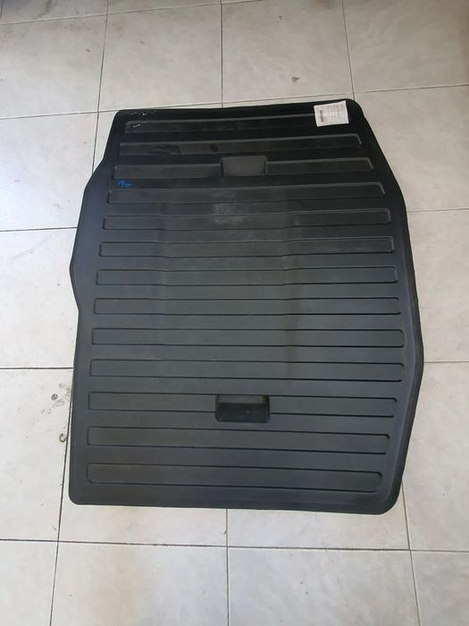 TAMPO MALA BORRACHA AUDI A6 / 4F9863547