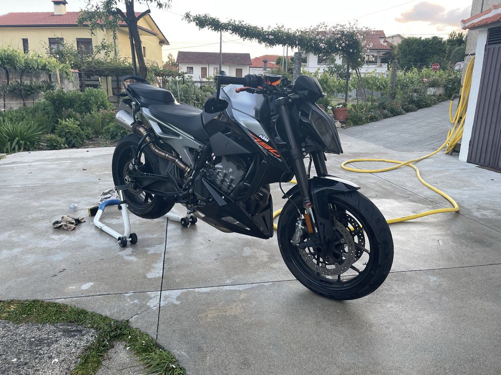 KTM Duke 790 (77kw, 105cv, full extras)