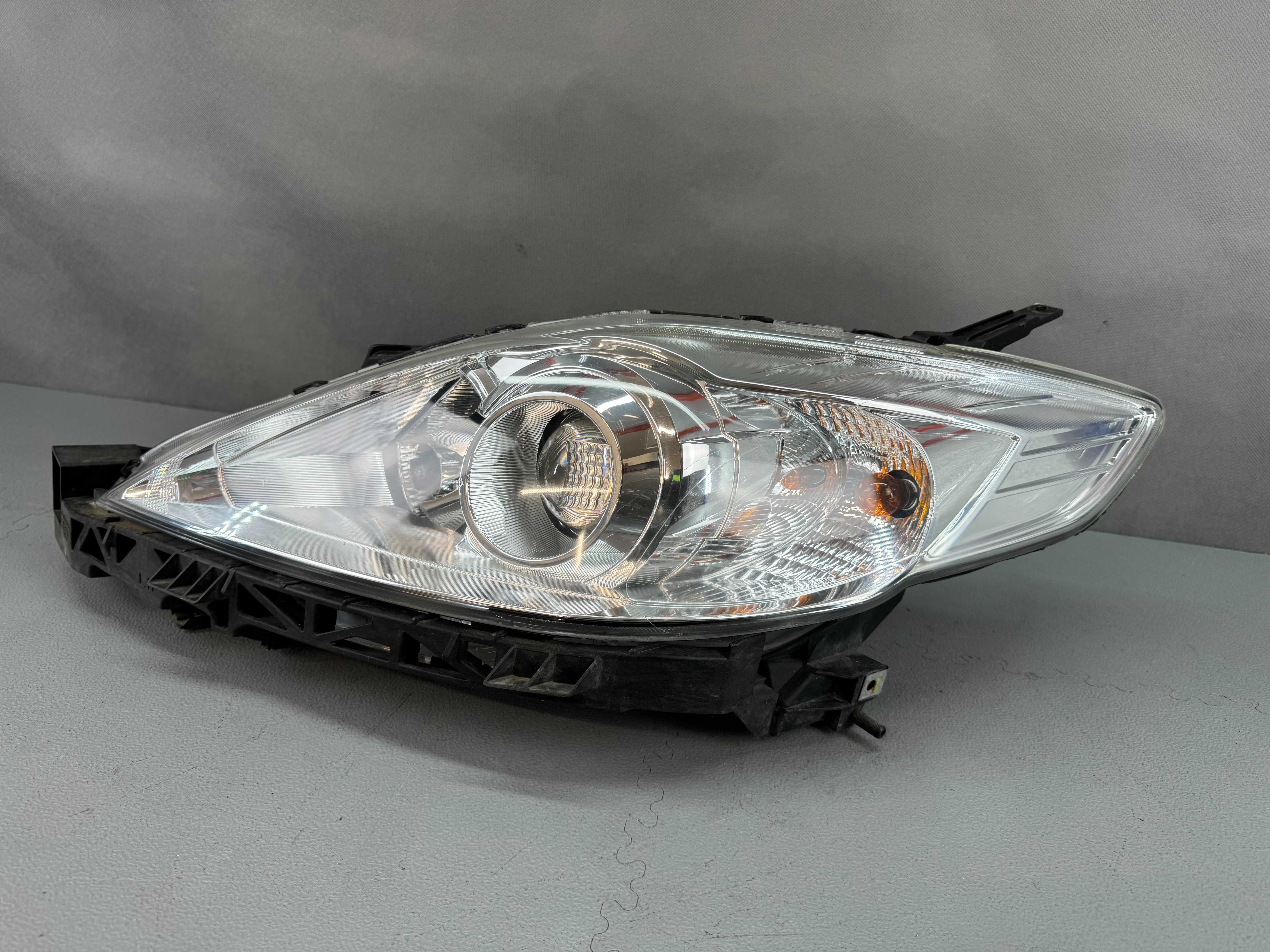 Mazda V 5 CR Lift FL Lampa Przednia Lewa Europa IGŁA Stanley