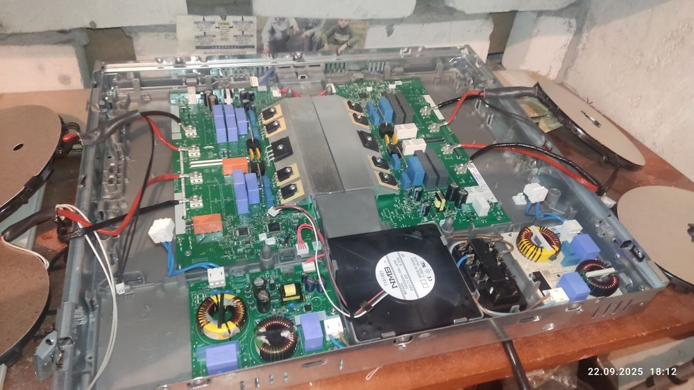 Płyta indukcyjna Bosch HM1401C na części