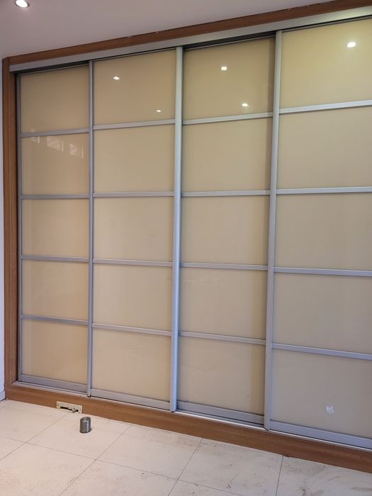 Szafa przesuwna zabudowana Komandor